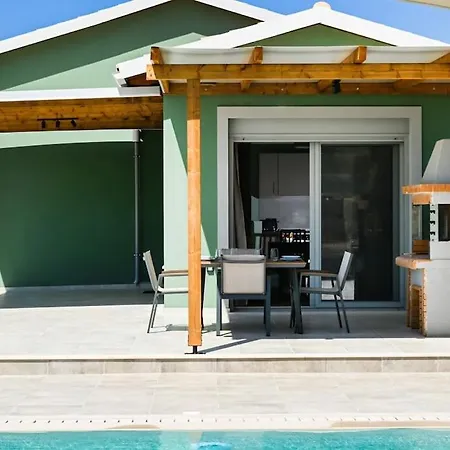 فيلة Small Halipoma Laertes Into Town Close