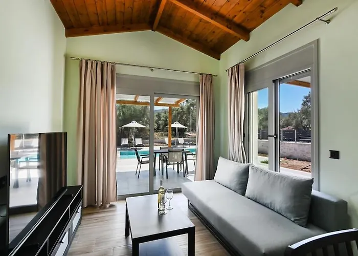 Villa Small Halipoma Laertes Into Town Close