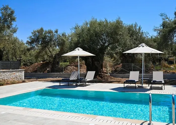 Small Halipoma Laertes Into Town Close Villa Lefkada City